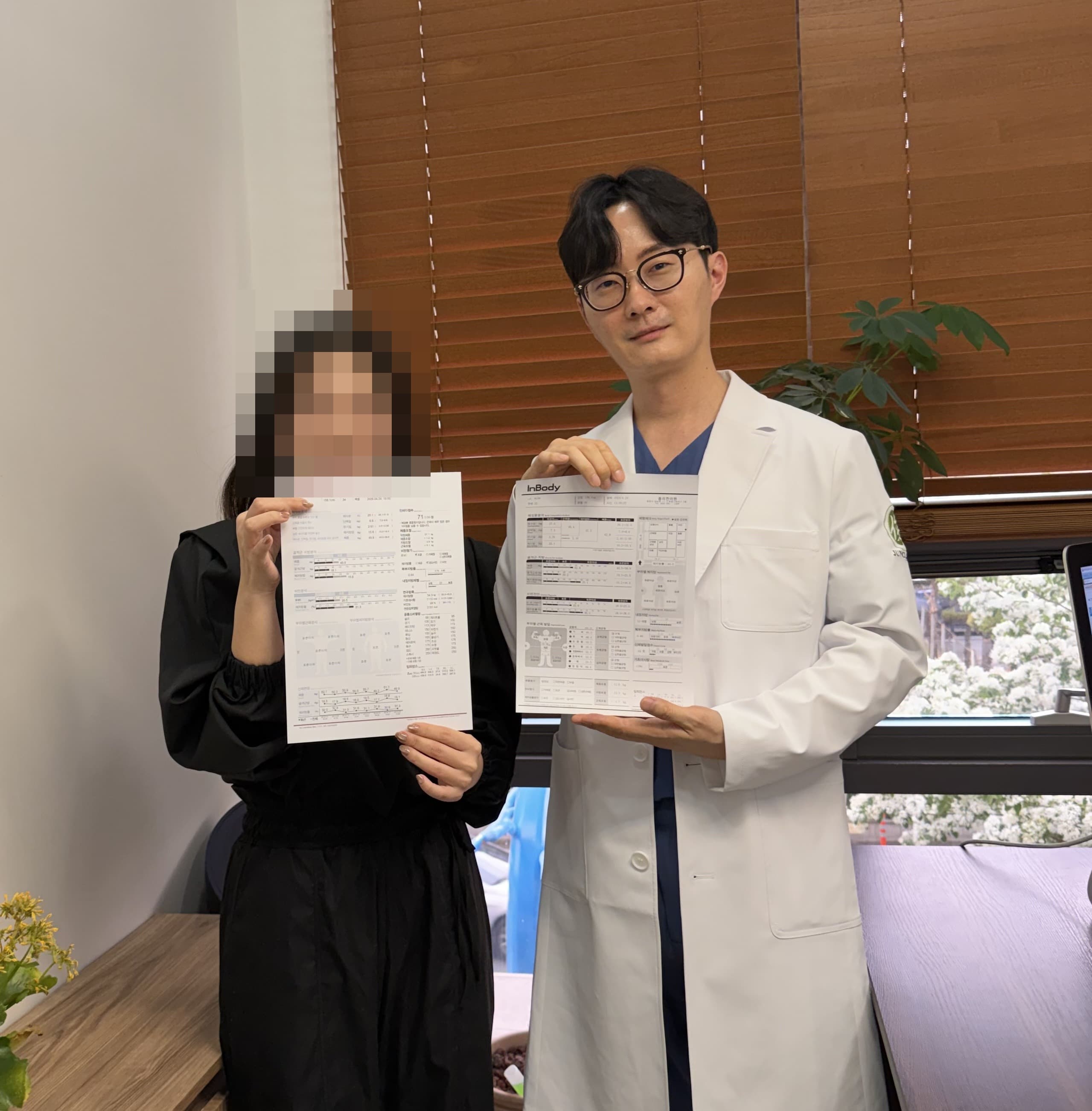준 한의원 준비정 복용 후 인바디 결과를 함께 확인하는 허*연님과 원장님